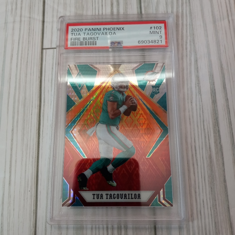 2020 PANINI Phoenix Tua Tagovailoa #102 Fire Burst Rookie Dolphins Card
